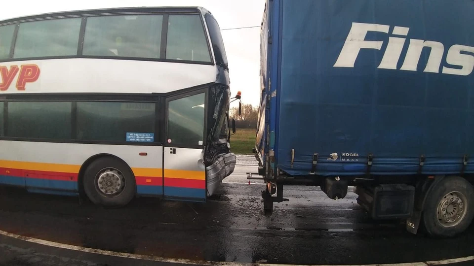 В Рязанской области 26 апреля автобус с 21 пассажиром на борту столкнулся с грузовиком.
