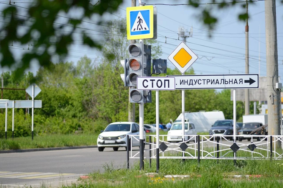 На пересечении улиц Шовгенова и Индустриальной в Майкопе заработал новый светофор. Фото: пресс-служба администрации Майкопа