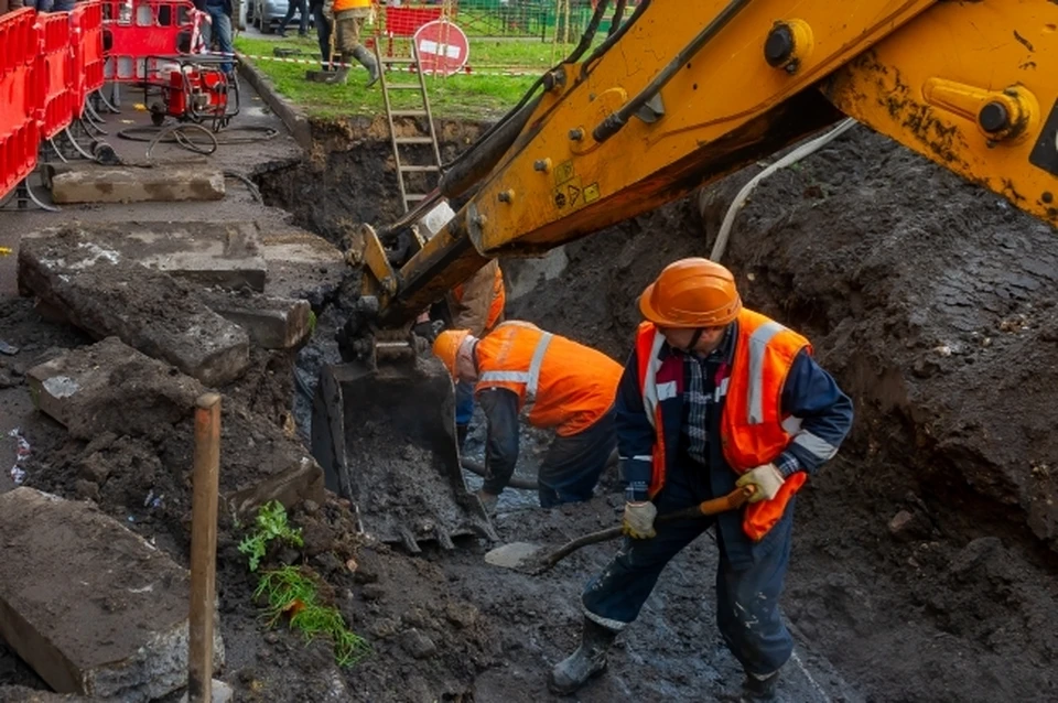 Повреждение на водопроводной линии диаметром 150 мм произошло на перекрестке Кирова-Тверская в субботу, 30 апреля.