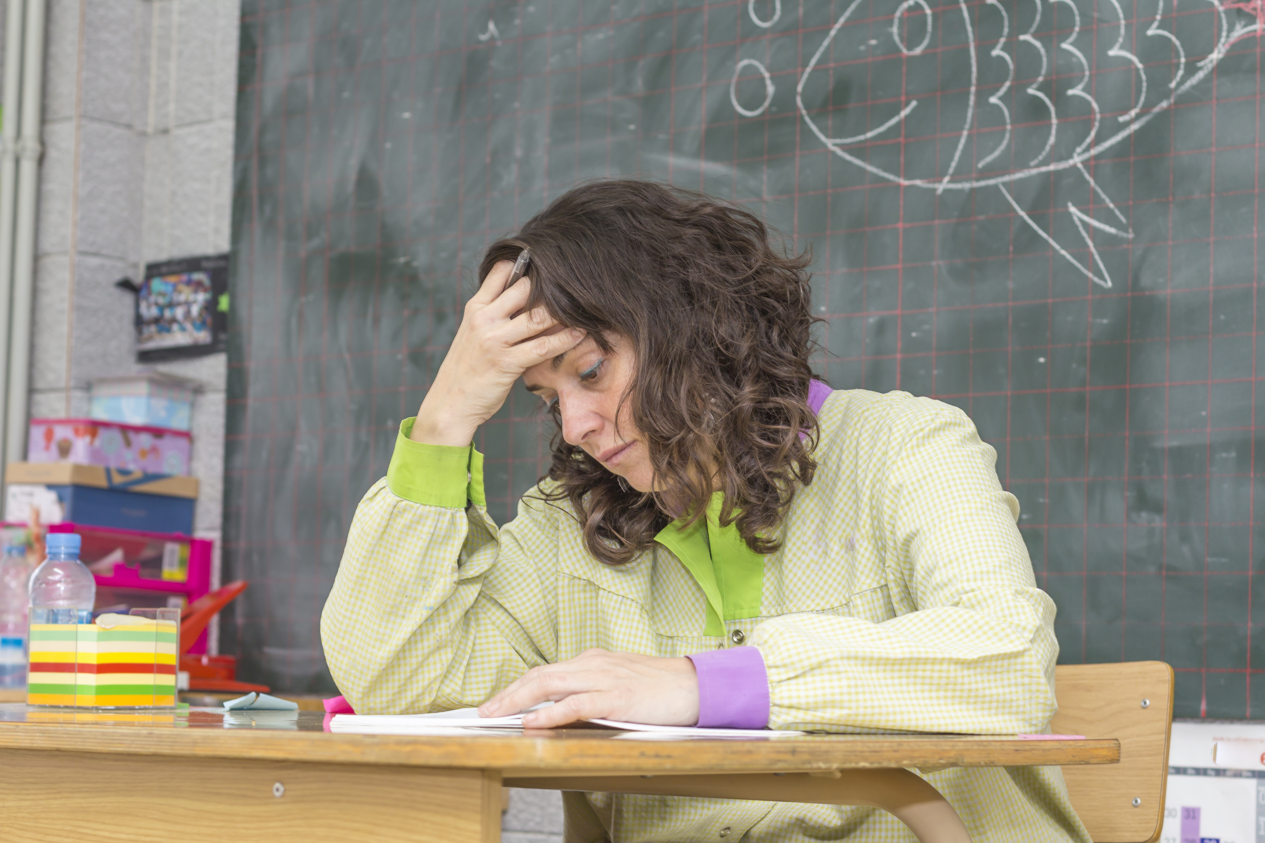 Teachers work. Стресс педагога. Усталая учительница. Грустная учительница. Уставшая учительница.