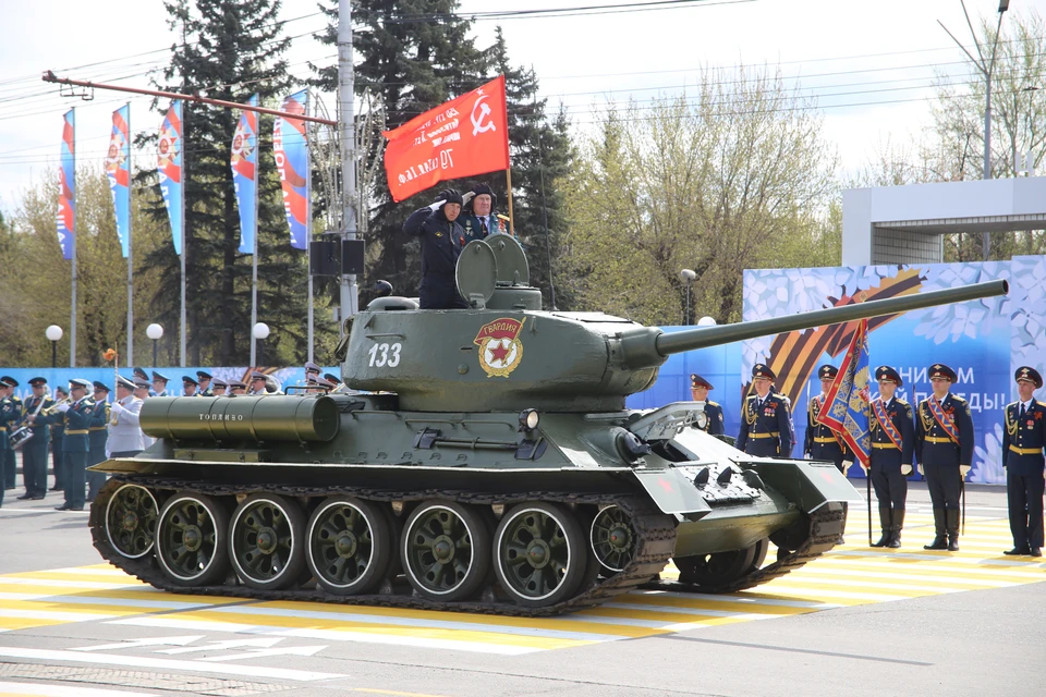Торжественное Шествие в честь 9 мая в Красноярске