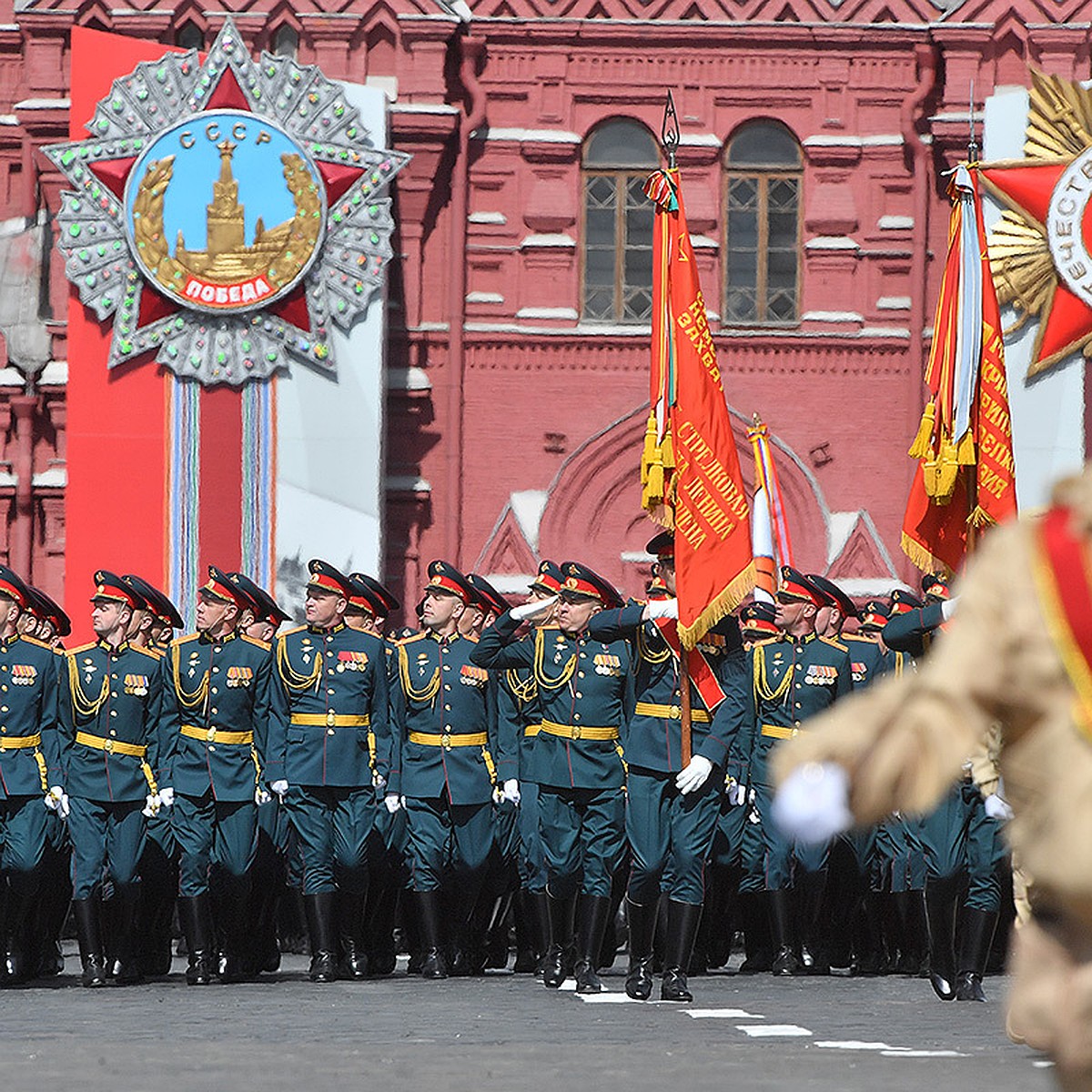 Что на самом деле происходило на Красной Площади во время Парада Победы -  KP.RU