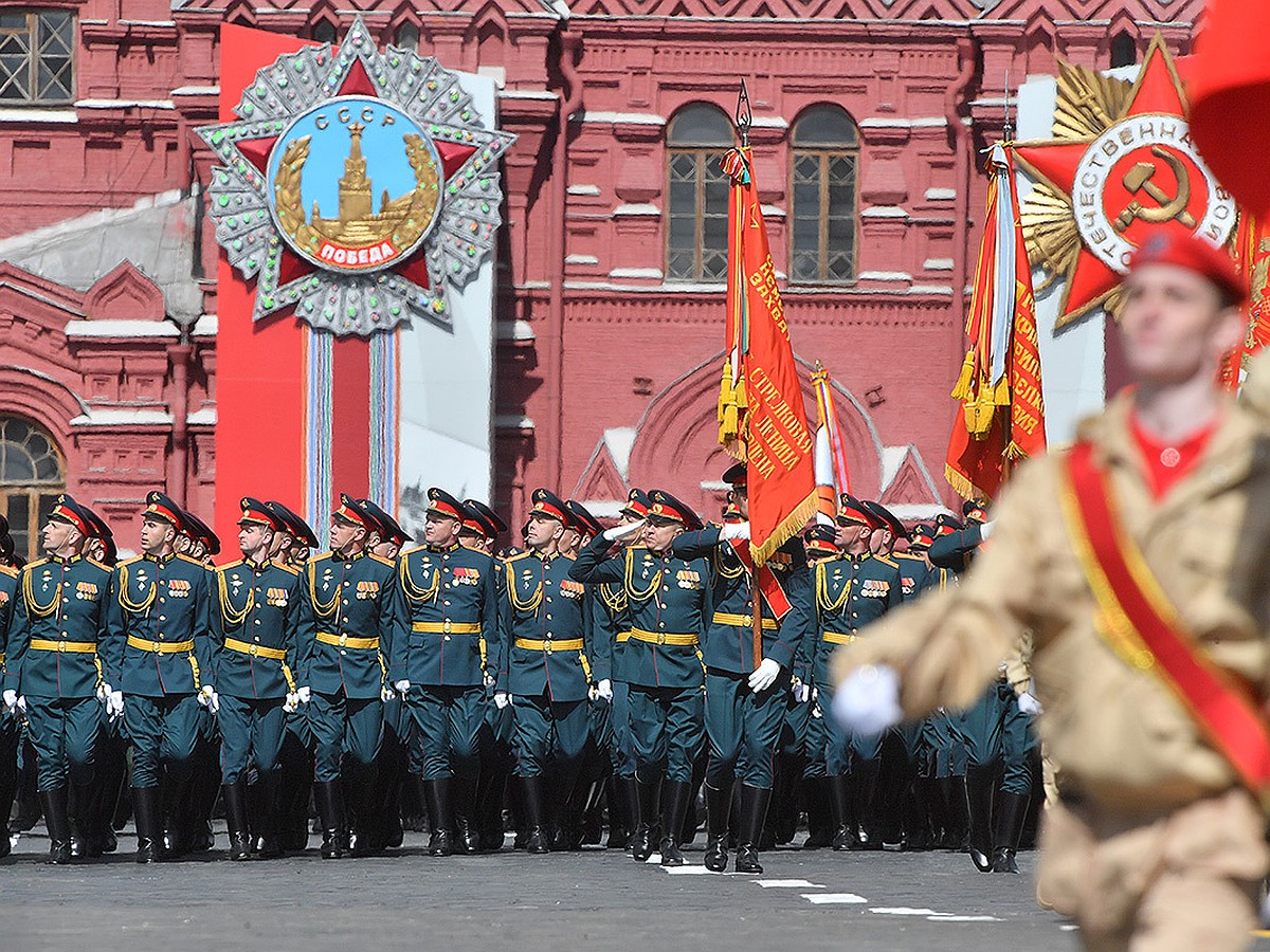 Что на самом деле происходило на Красной Площади во время Парада Победы -  KP.RU