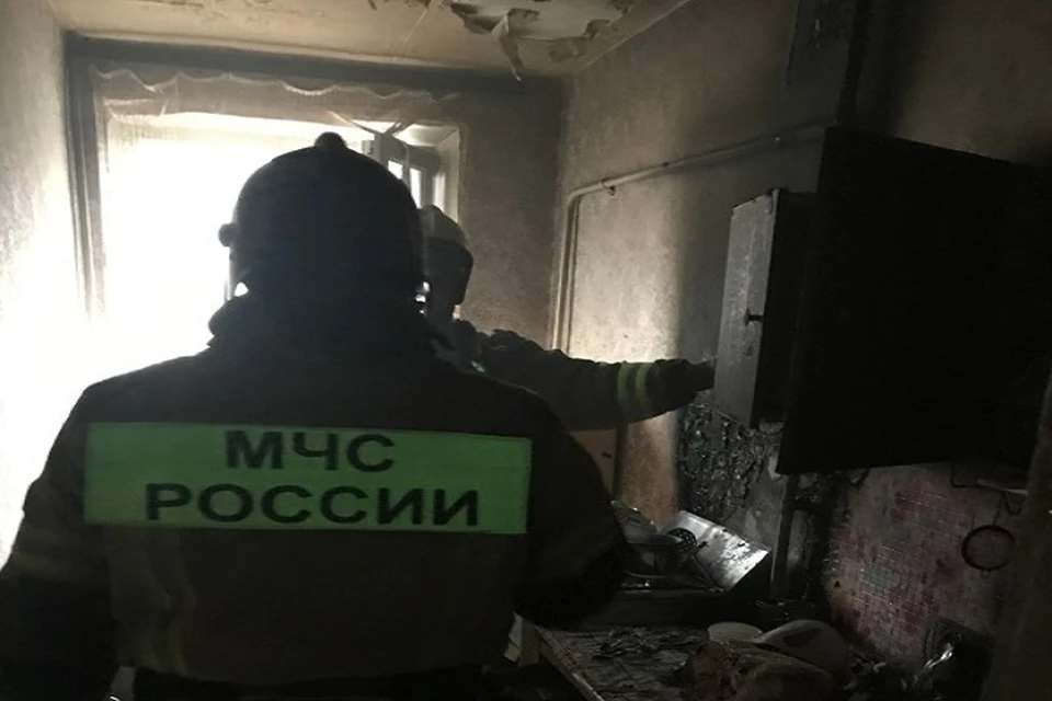 На место оперативно приехали три пожарные машины. Фото: ГУ МЧС по Свердловской области