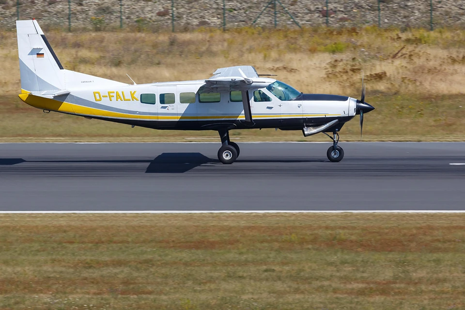 Лёгкий одномоторный турбовинтовой самолёт Cessna 208.