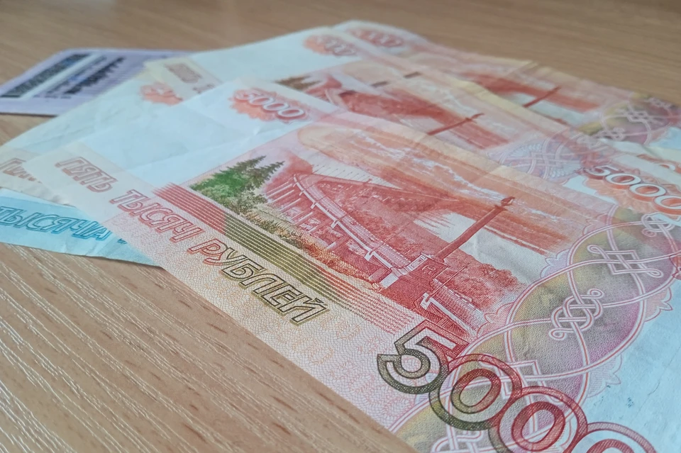 Инструктор за 25000 рублей пообещал липчанке помочь сдать экзамен в автошколе, а сам уволился