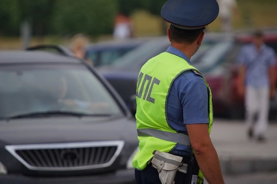 Полицейский, находясь на дежурстве, заметил Subaru Tribeca, водитель которой, предположительно, был пьян