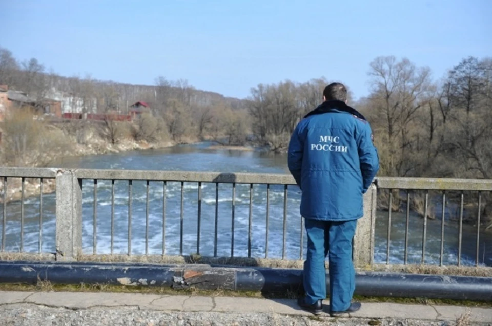 В Хабаровском крае продолжается поиск подростка, упавшего в реку