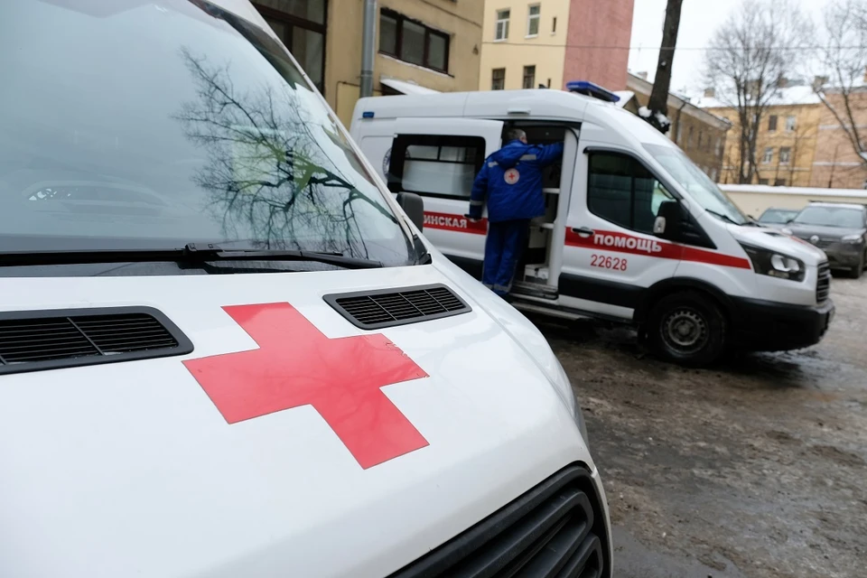 На скорой парня доставили в отделение реанимации детской больницы