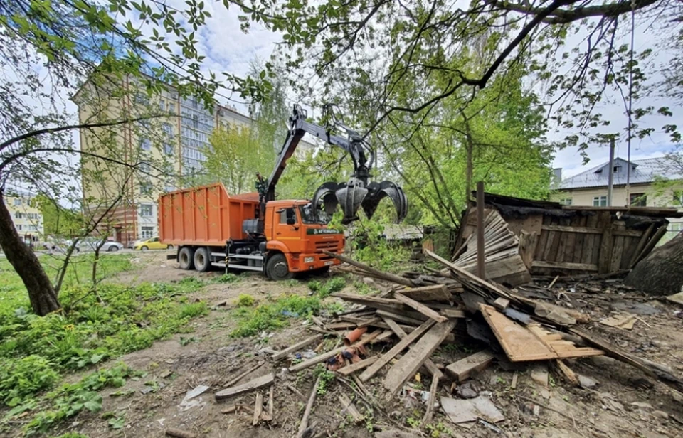 В Смоленске по указанию Алексея Островского ликвидировали свалку. Фото: «Подслушано Смоленск» ВКонтакте.
