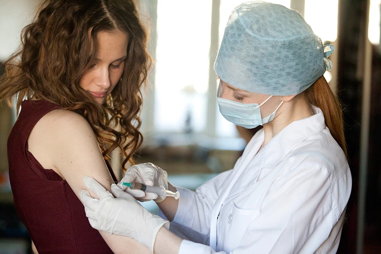 Российские ученые подали заявку на регистрацию вакцины четвертого поколения против оспы
