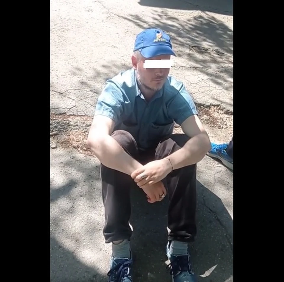 Житель Кишинева задержал этого типа и сдал его полицейским (Фото: скрин с видео).