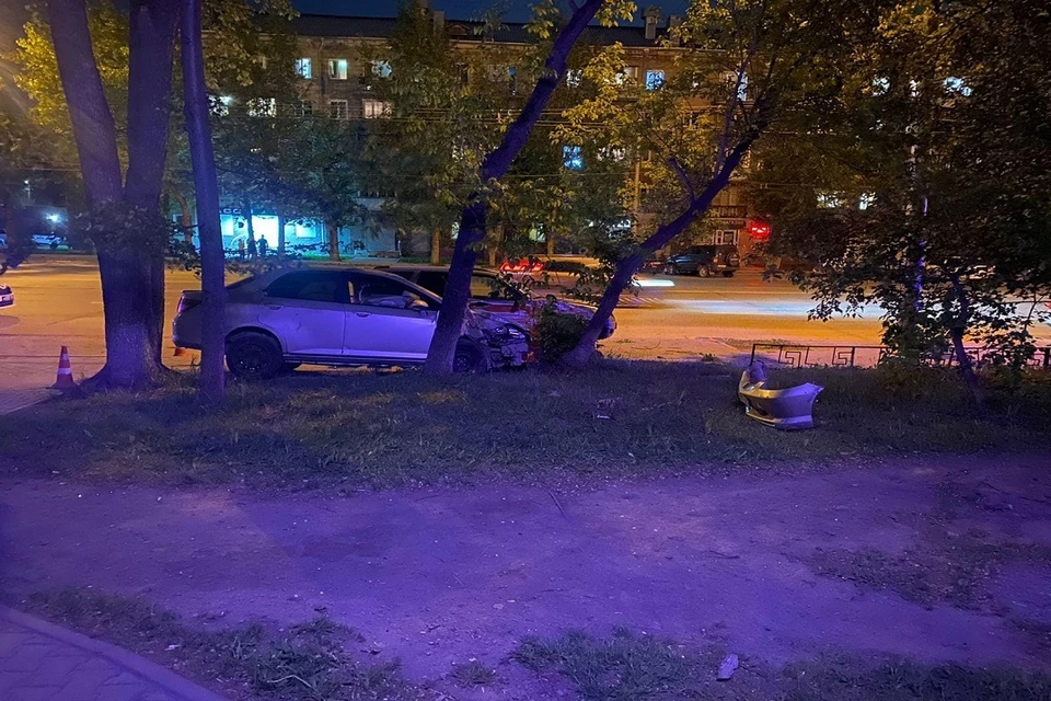 Четверо новосибирцев попали в больницу после жёсткого ДТП на проспекте Дзержинского. Фото: ГИБДД по Новосибирску.