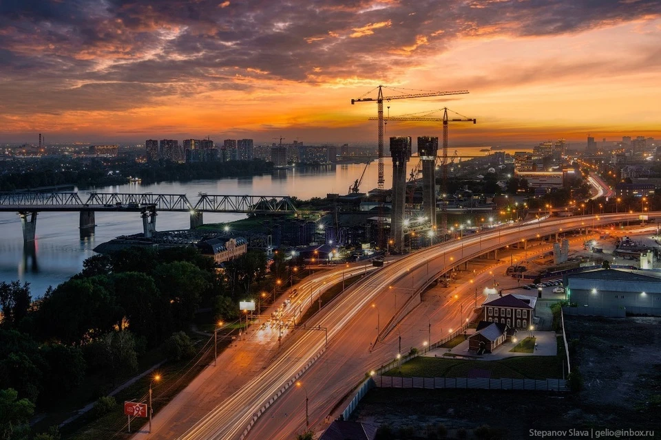 Новосибирцам показали стройку четвертого моста с высоты. Фото: Слава СТЕПАНОВ.