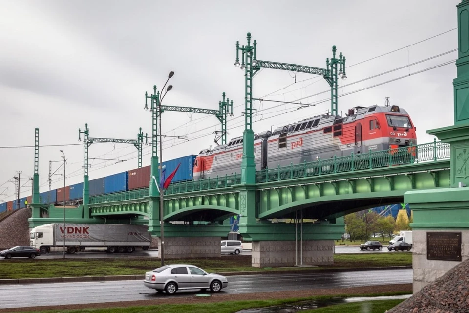 Реконструированный ж/д путепровод открыли над Пулковским шоссе в Санкт-Петербурге