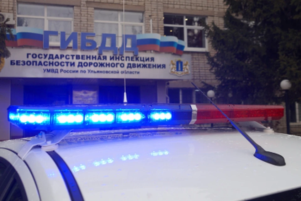 Женщина попала под авто во дворе дома