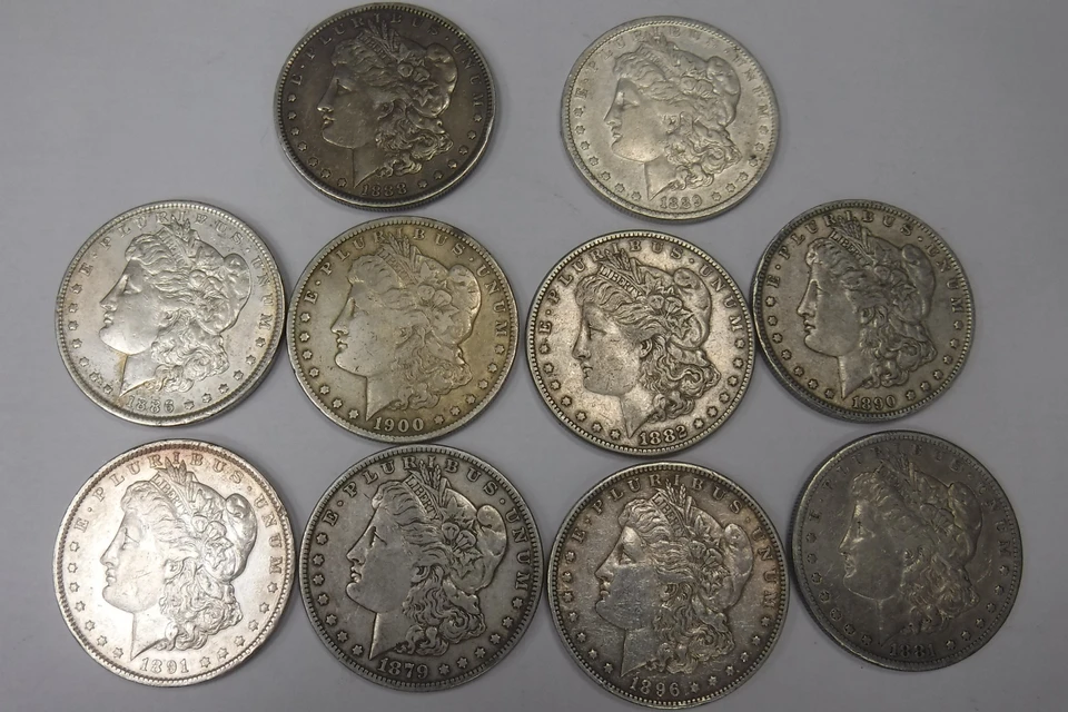 В аэропорту Южно-Сахалинска задержали американца с серебряными монетами 19-го века. Фото сахалинской таможни