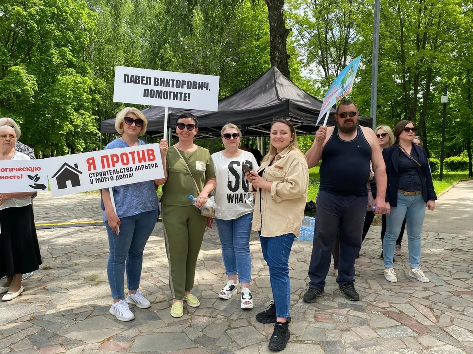 Жители Заокского собрались на окраине Рязани, чтобы выразить протест.