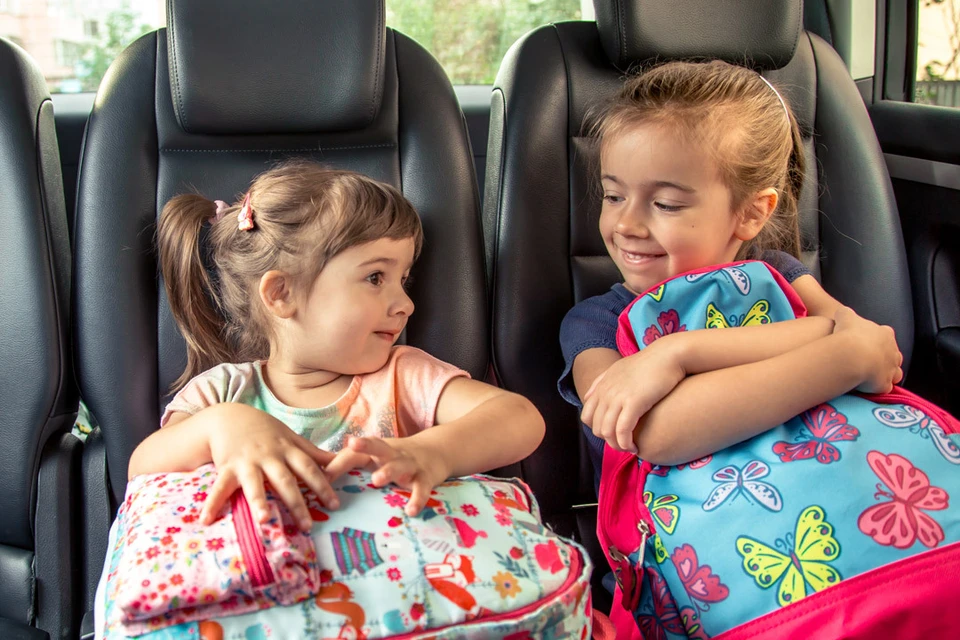 Никогда не оставляйте ребенка одного в закрытой машине, даже если отходите на 5 минут. Фото: ru.freepik.com