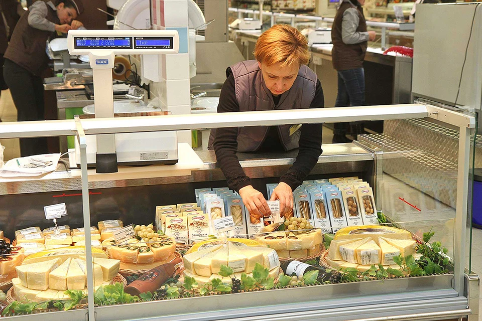 Сыр - полезный продукт, но соли в нем много.