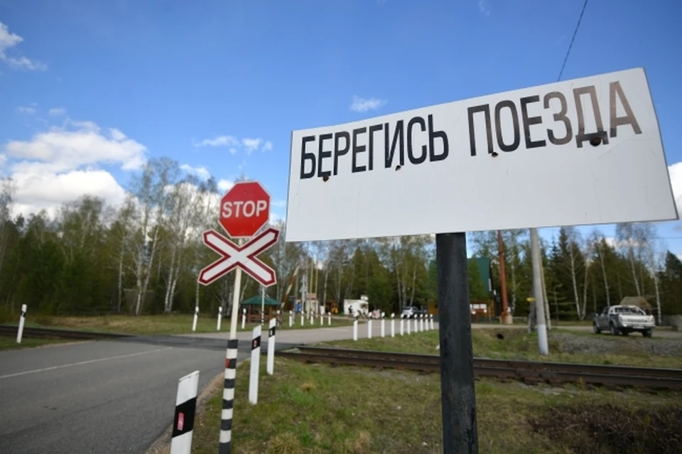 Утром 3 июня, на железнодорожном в Оренбургской области столкнулись легковушка и поезд, следовавший маршрутом Уфа – Анапа