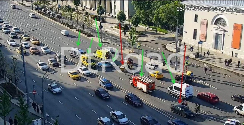Москва | Новости | На Садовом кольце рекламный экран показывал жесткое видео