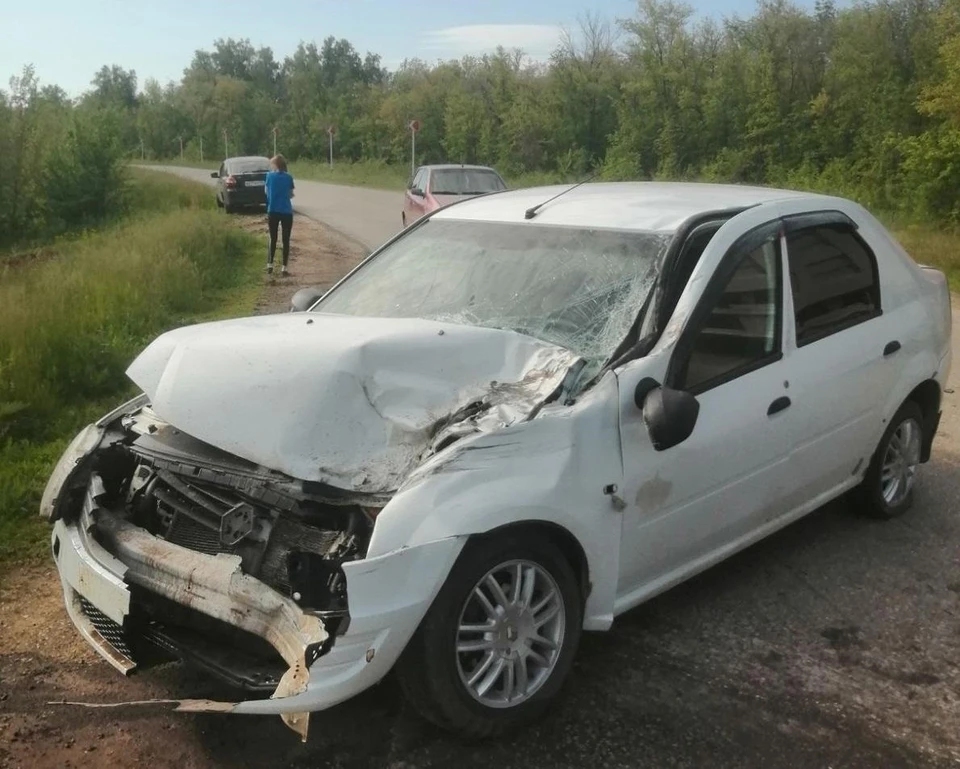 Машину смяло из-за столкновения. Фото: ГУ МВД России по Самарской области