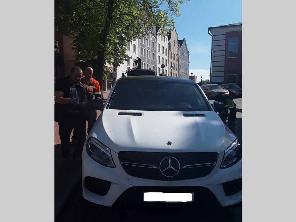 Престижный Mercedes-Benz уехал на штрафстоянку с улицы Мюнстерской. Фото: УМВД по Рязанской области.