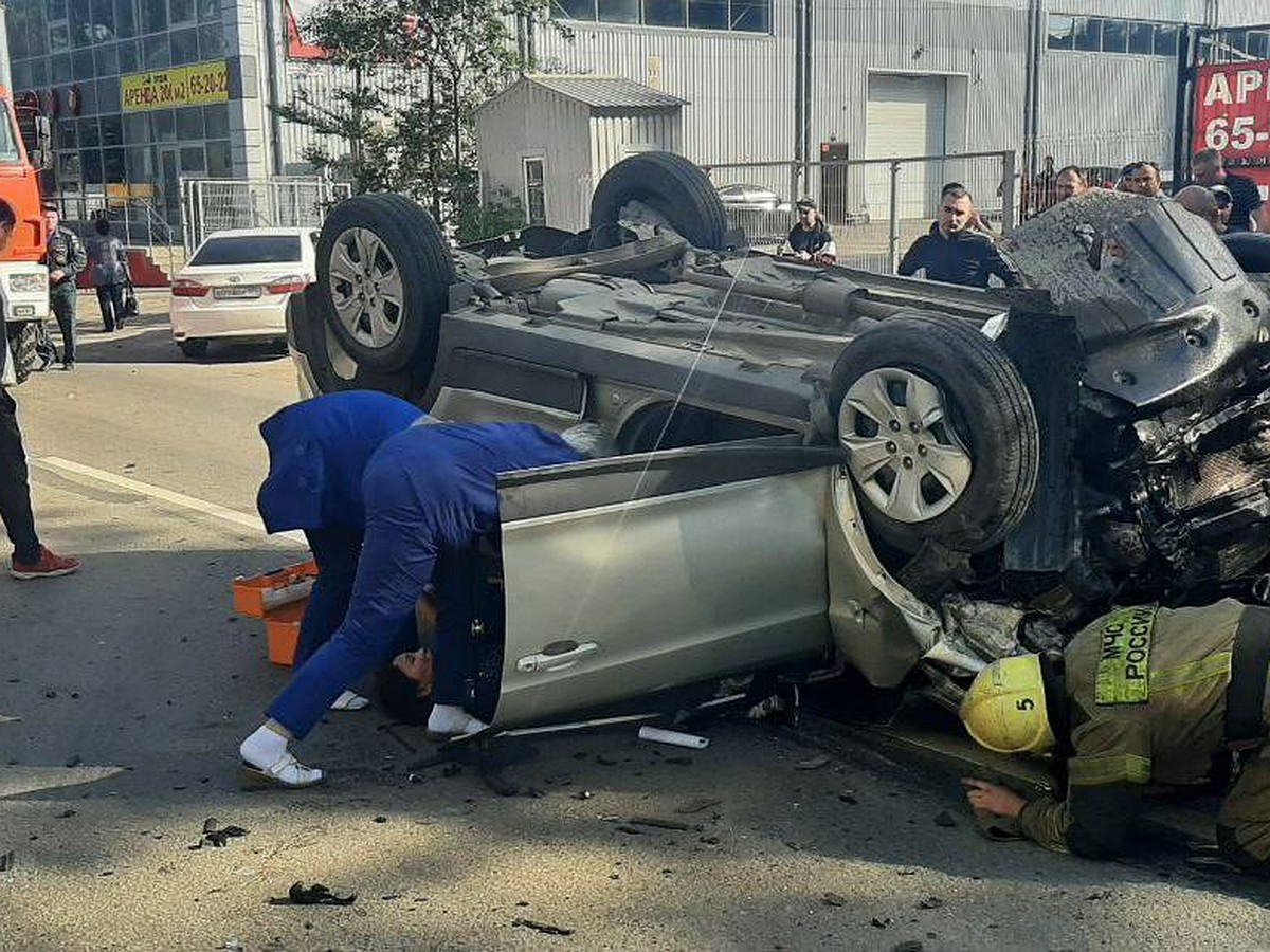 В автокатастрофе в Ленинском районе Саратова пострадало три человека - KP.RU