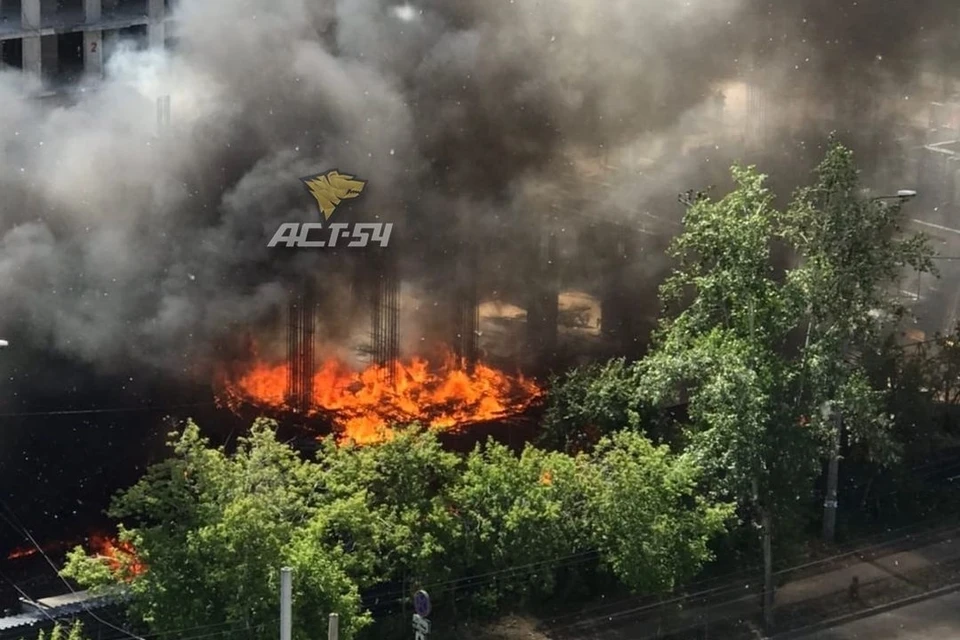 В Новосибирске на стройке жилого дома произошел взрыв. Фото: "АСТ-54".