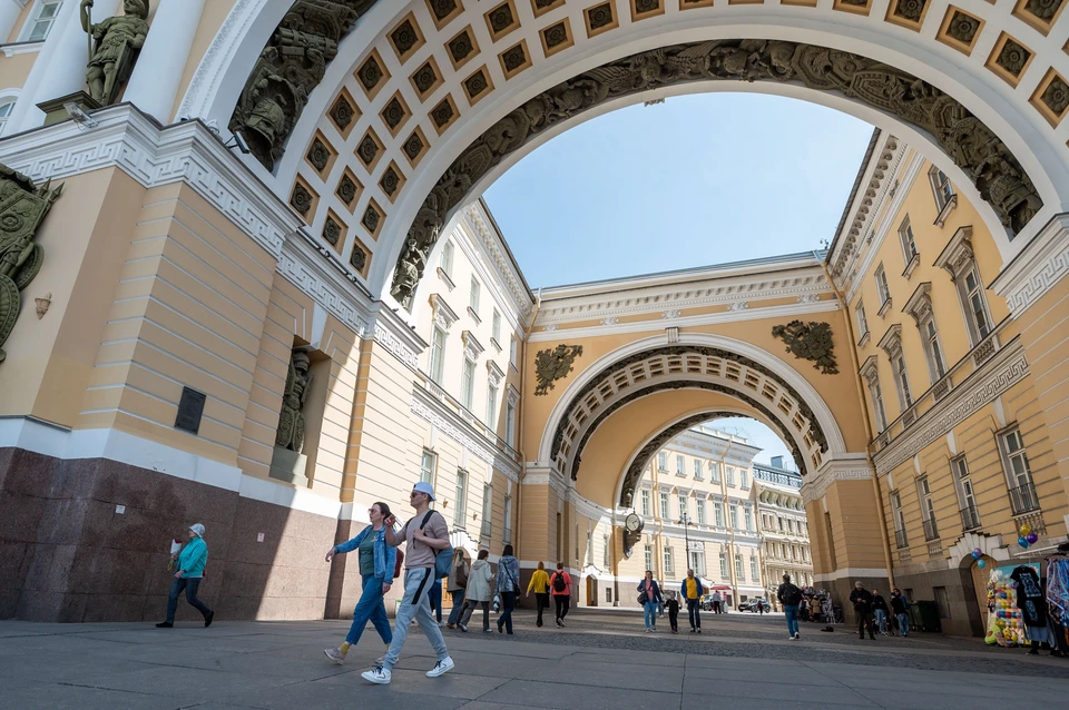Петербург стал одним из самых популярных направления отдыха на лето.