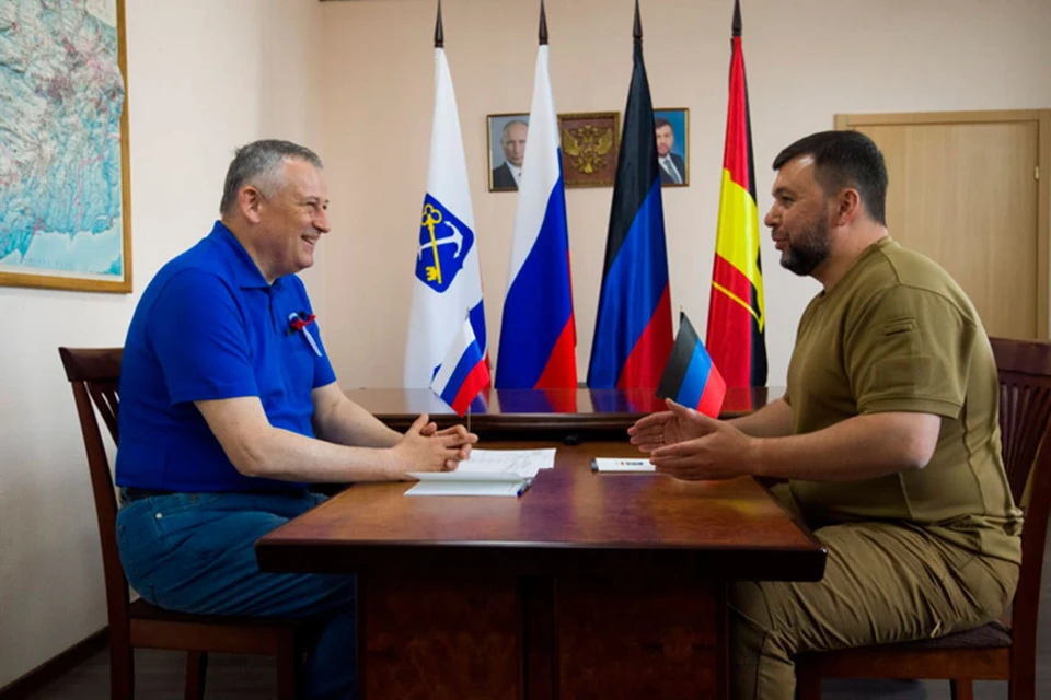 Губернатор Александр Дрозденко встретился с главой Донецкой Народной Республики Денисом Пушилиным и обсудил первоочередную помощь для Енакиево. Фото: пресс-служба правительства Ленинградской области.