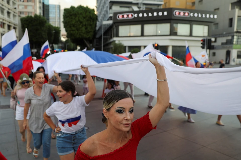 Так жители и гости островного государства отметили День России