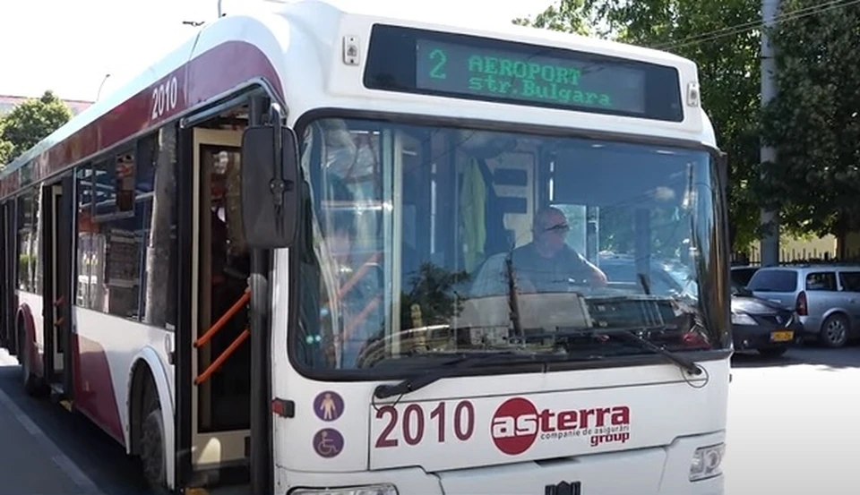 Вся эта мерзость происходила в бельцком троллейбусе 2-го маршрута (Фото: tvn.md).