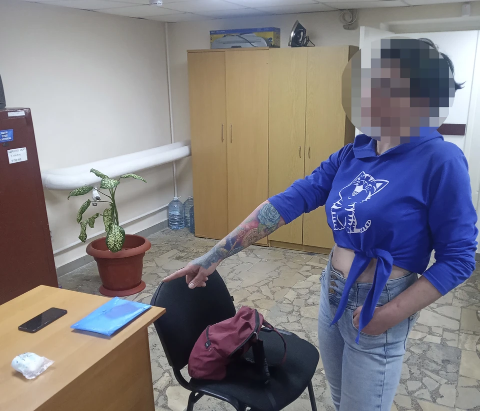 По версии полицейских, женщина приехала в Крым, чтобы торговать наркотиками. Фото: пресс-служба крымского ЛУ МВД России на транспорте