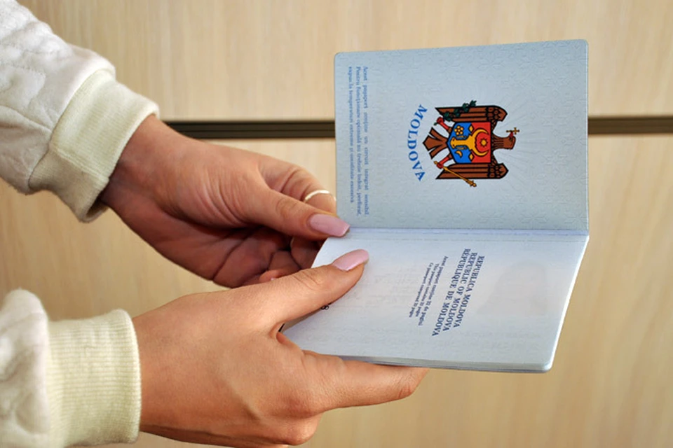 Получить заграничный паспорт гражданина Молдовы - нынче большая проблема.