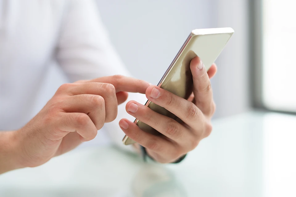 Оплатить «розовые квитанции» за ЖКУ теперь можно через SberPay QR в личном кабинете ВЦКП. Фото: freepik.com.