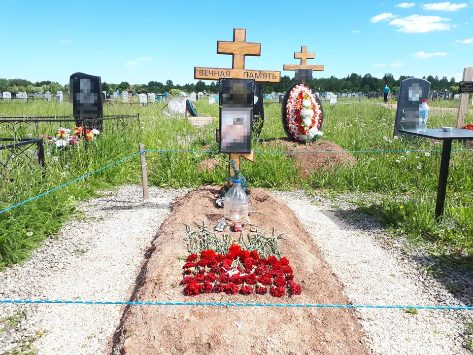 Ваню похоронили в прошлом году на Сарапульском кладбище. Фото: Алена Юрьева
