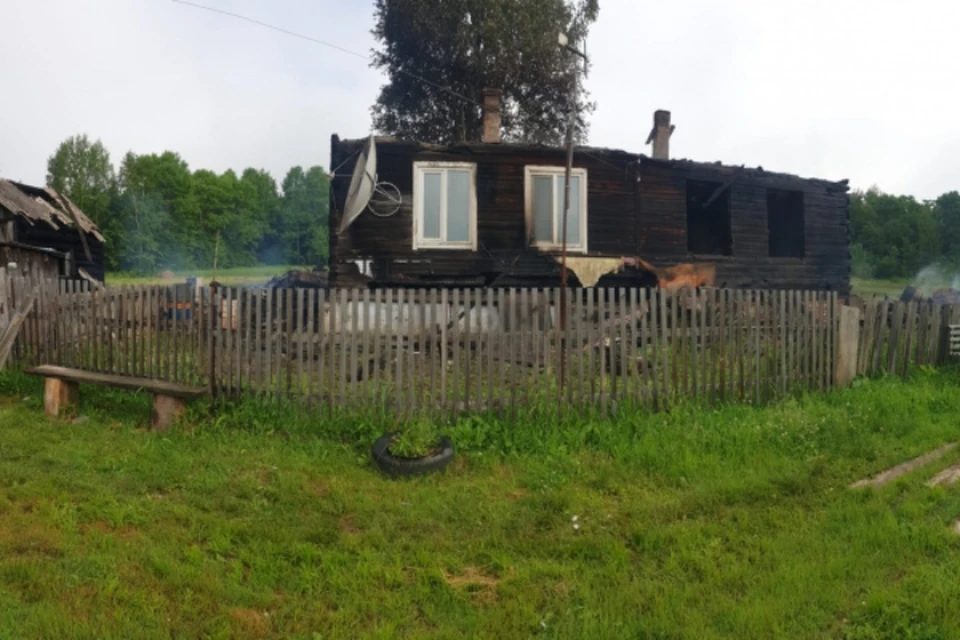 В ночь на 20 июня вспыхнул деревянный дом с людьми. Фото: СУ СКР по Хабаровскому краю и ЕАО