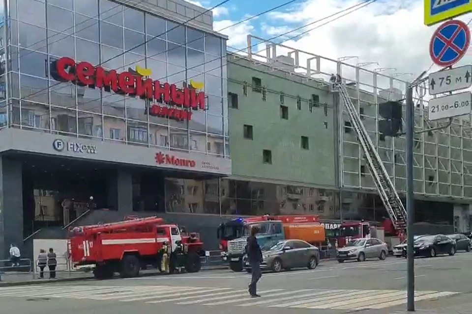 К зданию ТРК приехали спасатели