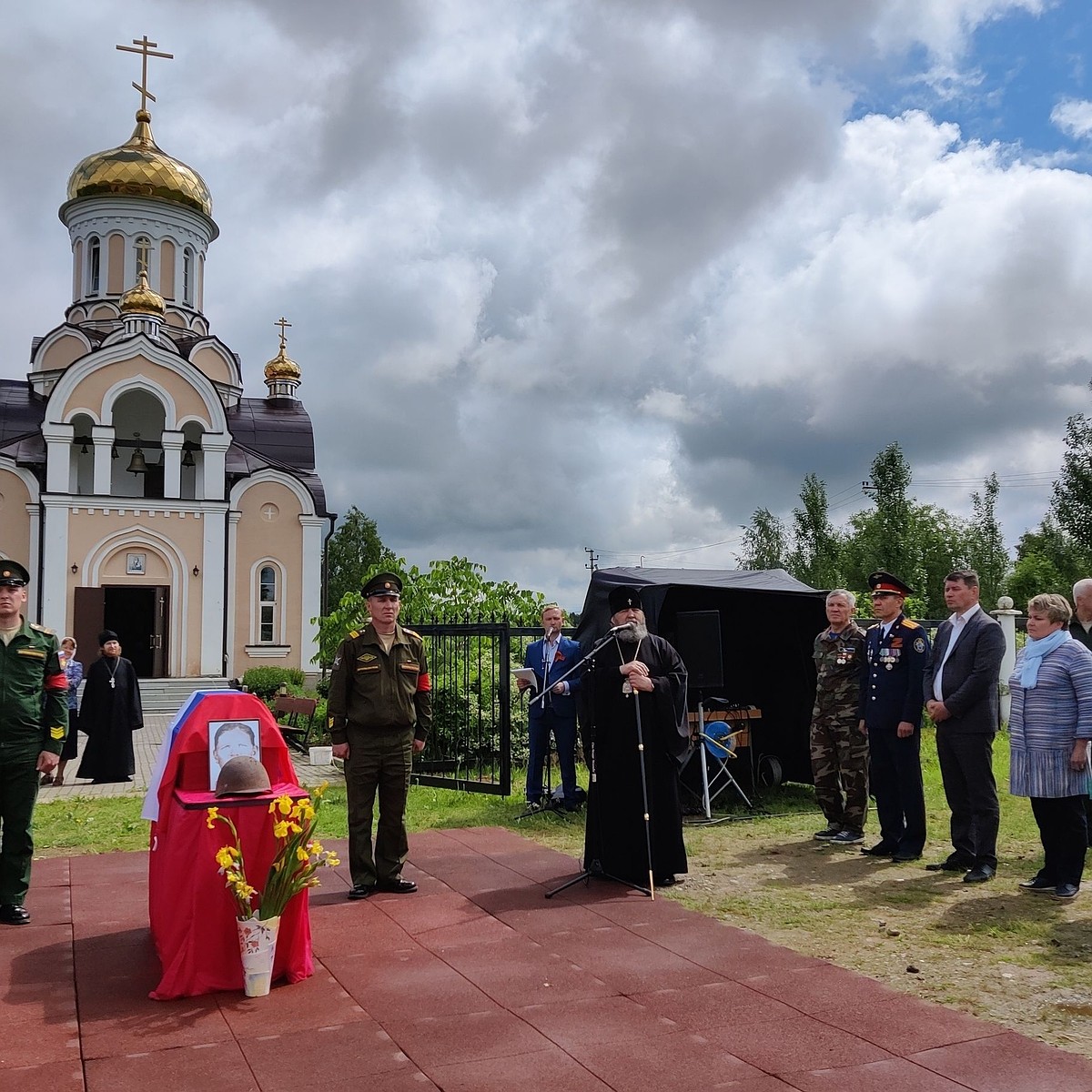 «Ходит где-то по земле Афанасий, обязательно найдется»: останки солдата  Красной армии захоронили на родине спустя 80 лет - KP.RU