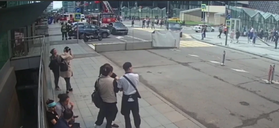 пять тысяч человек. 2012 болотная санкционированный. 4 тысячи человек. мюнхенская рокировочная болотная. эвакуация москва сити.