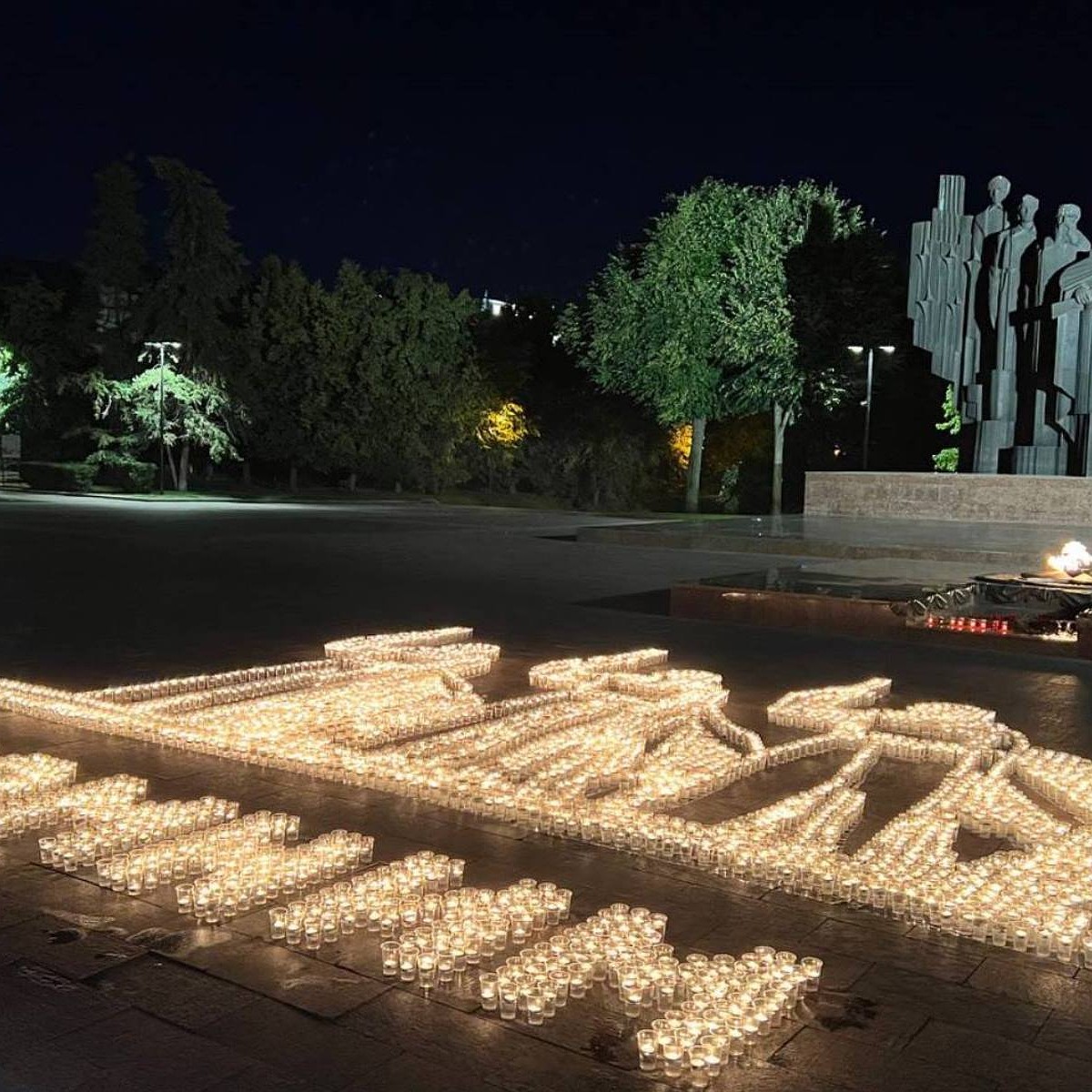 Инсталляцию из 15 тысяч зажженных свечей создали в ночь на 22 июня в  Воронеже - KP.RU