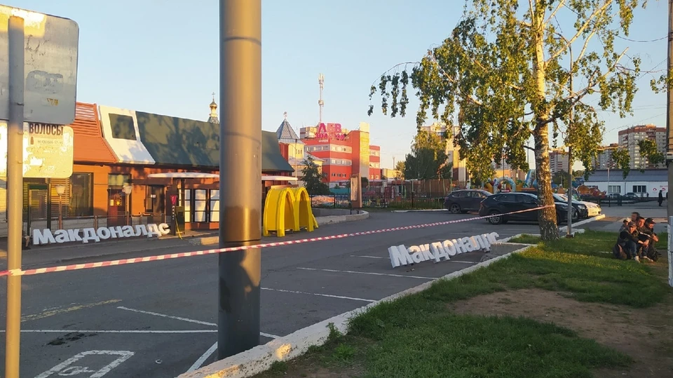 Логотип Макдональдса убрали в Ижевске. Фото: очевидец