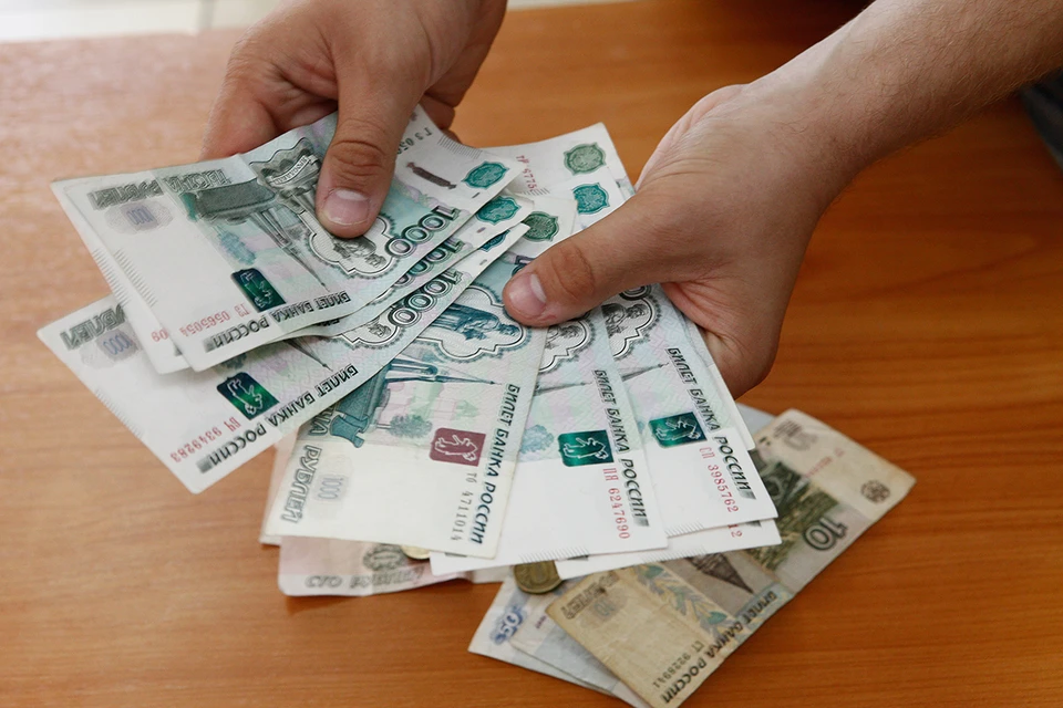 Каждый пятый россиянин признался, что его зарплаты не хватает даже на еду