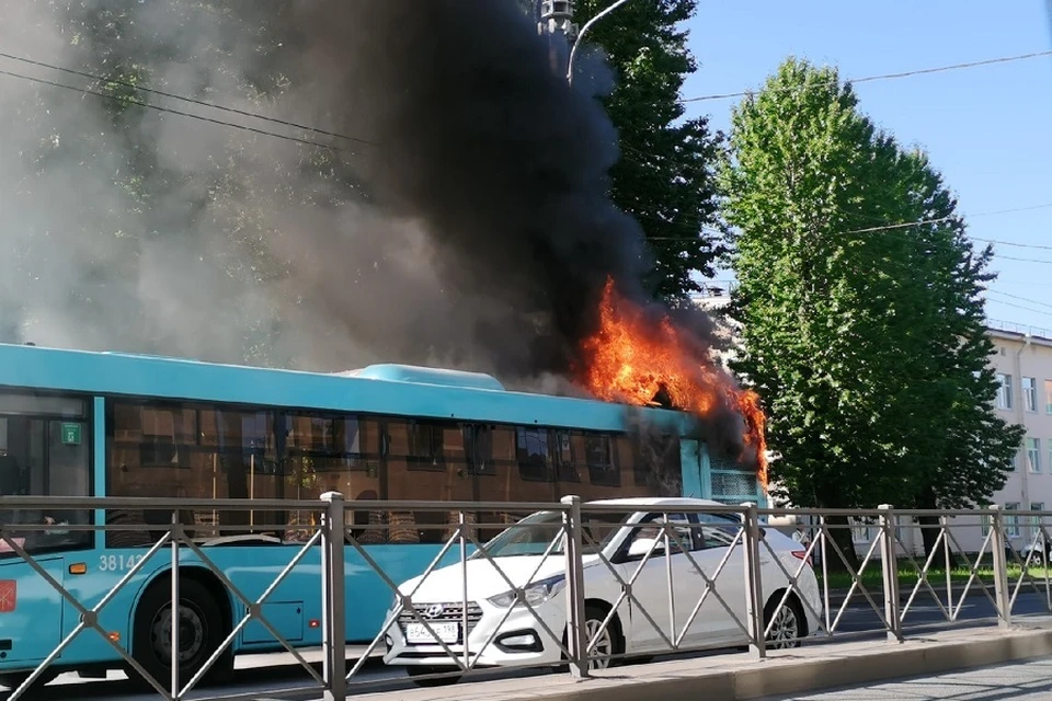 Причиной возгораний МАЗов могли стать некачественные детали. Фото: vk.com/spb_today