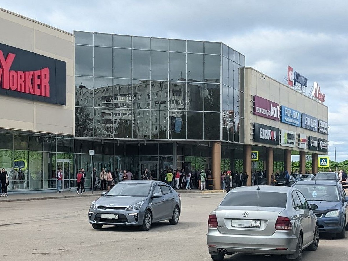 Стала известна причина эвакуации 200 посетителей из ТРЦ «Макси» в Сыктывкаре  - KP.RU