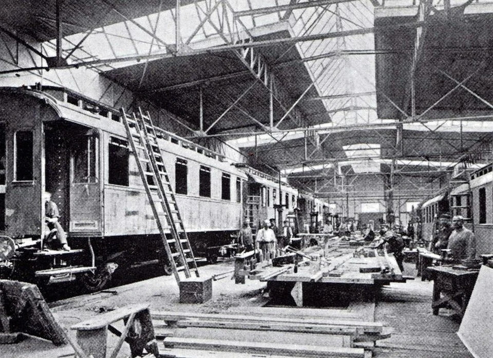 Так выглядели цеха завода в начале XX-го столетия.