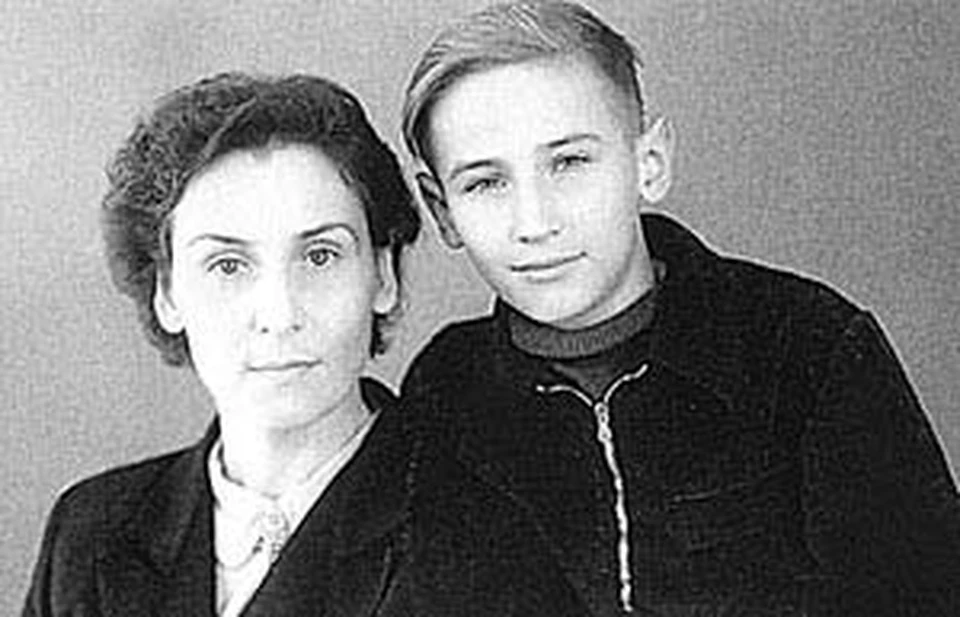 14-летний Леня с мамой Клавдией Николаевной.