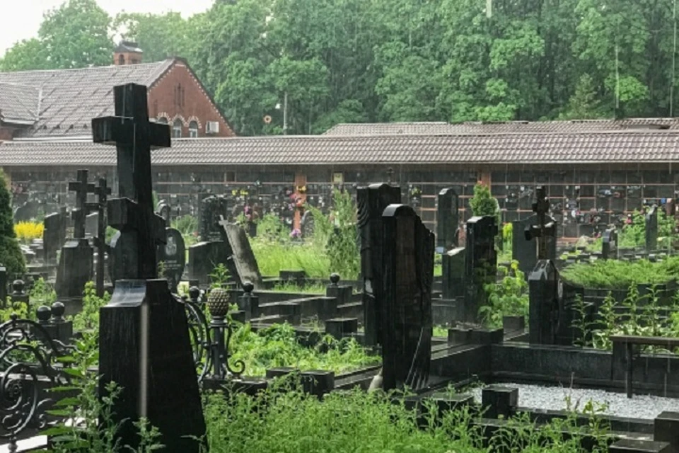 Сам директор кладбища вскоре должен предстать перед судом.